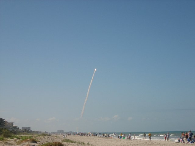 Discovery is taking off on May 31, 2008 5:02 PM IMG_0973.JPG